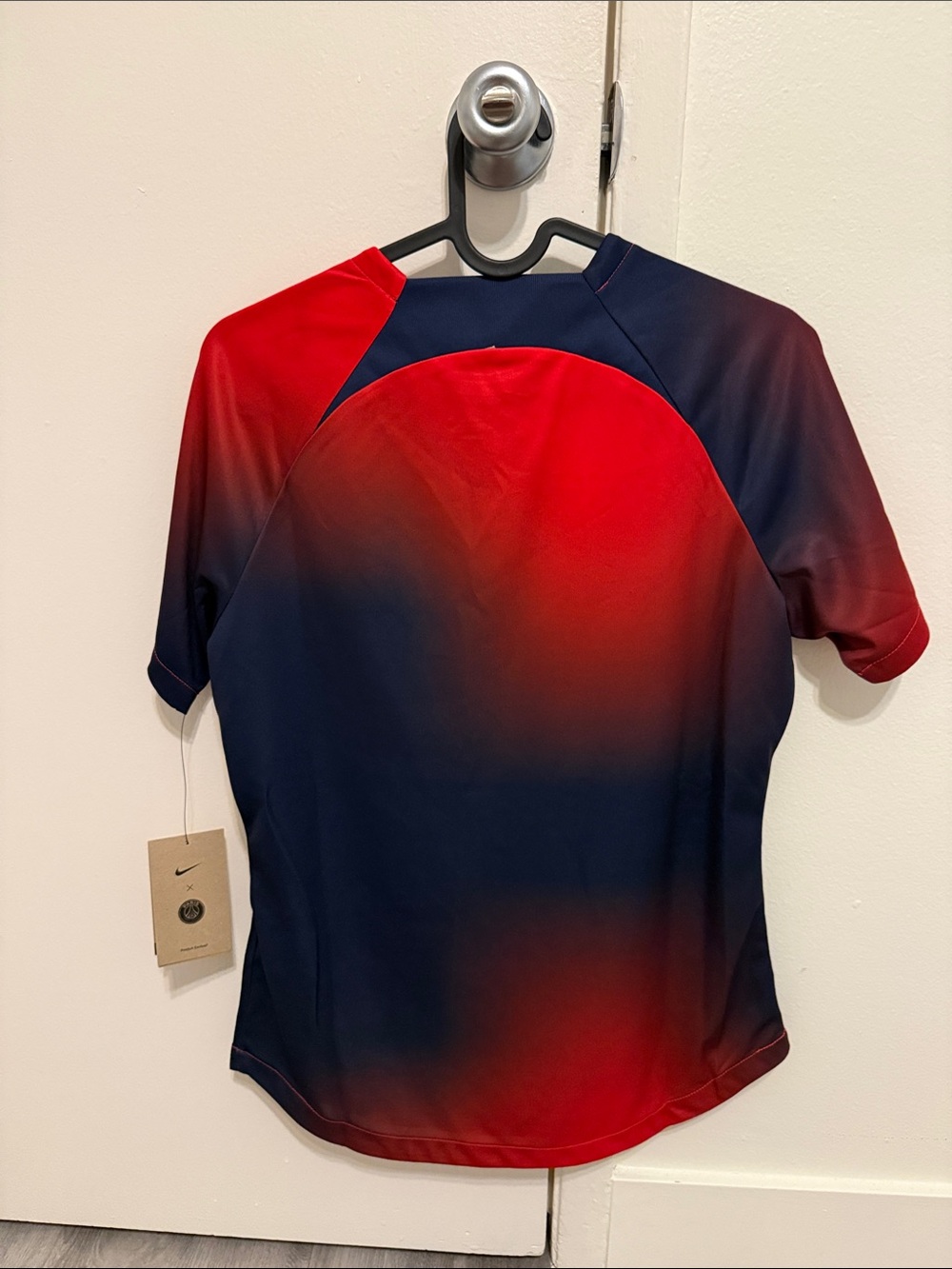 Nike Women’s PSG Gradient Red and Navy Soccer Jersey - Picture 3 of 3